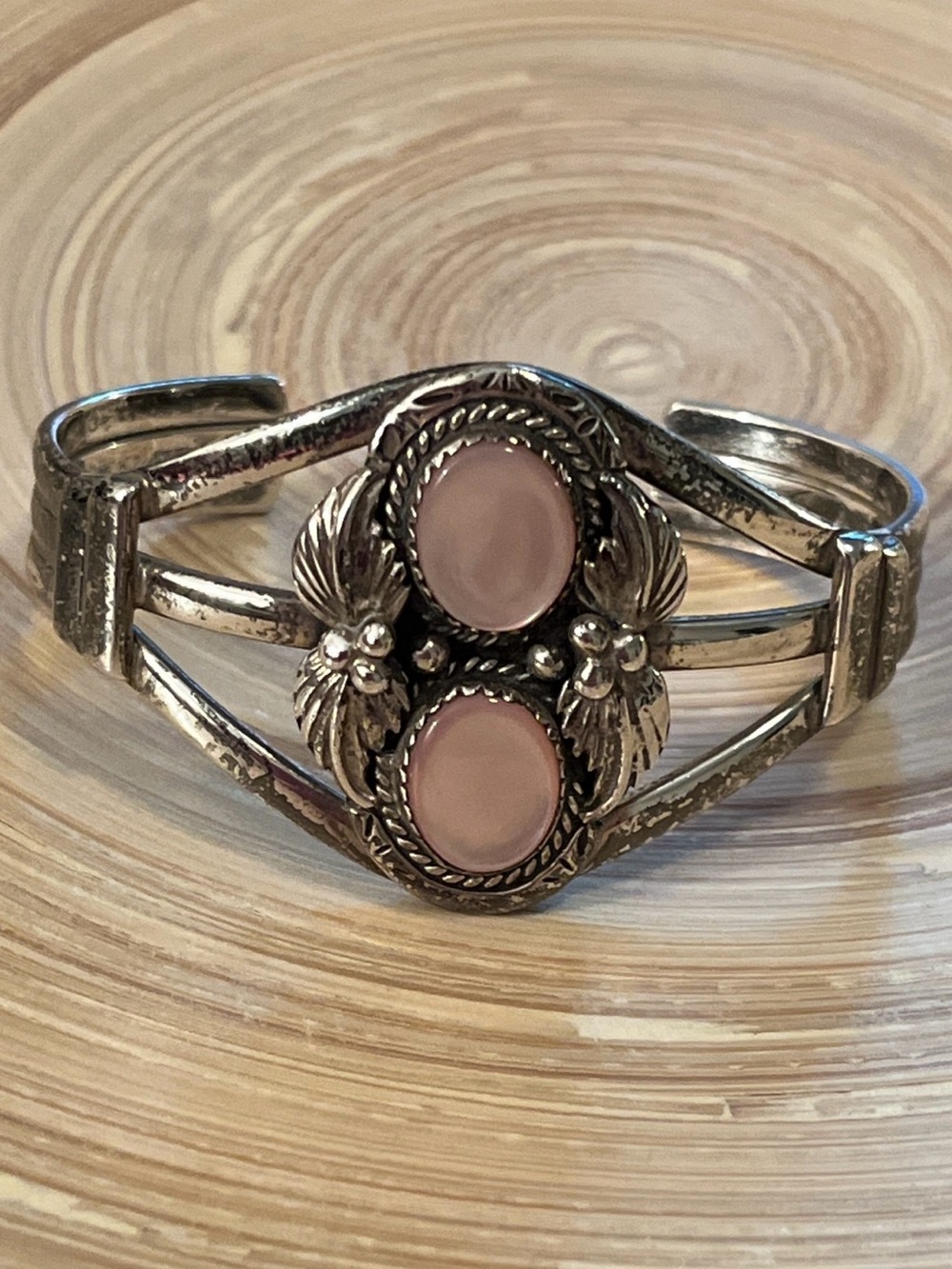 Vintage Native American Pink Mother of Pearl bracelet